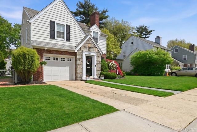 52 Wisteria Avenue, Mineola, NY 11501