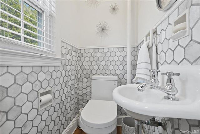 52 Wisteria Avenue, Mineola, NY 11501