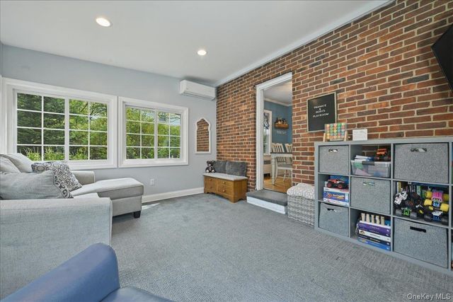 52 Wisteria Avenue, Mineola, NY 11501