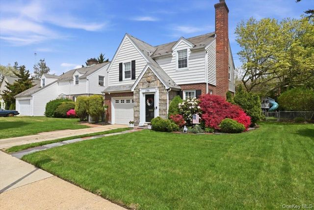 52 Wisteria Avenue, Mineola, NY 11501