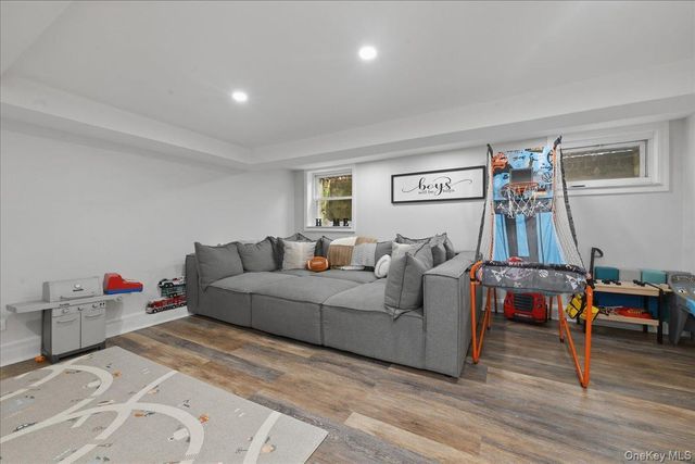 52 Wisteria Avenue, Mineola, NY 11501