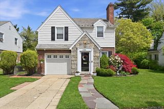 52 Wisteria Avenue, Mineola, NY 11501