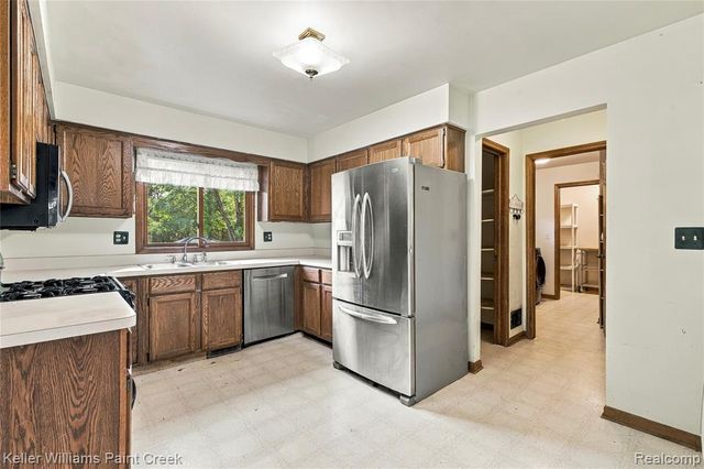 20838 Gill Road, Farmington Hills, MI 48335