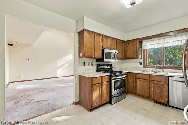 20838 Gill Road, Farmington Hills, MI 48335