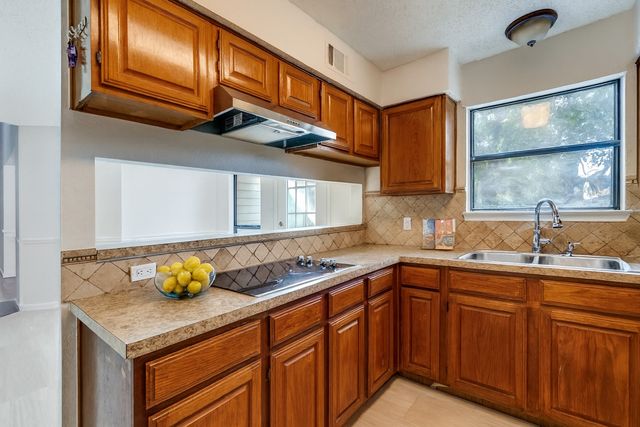 2823 Linden Lane, Grand Prairie, TX 75052