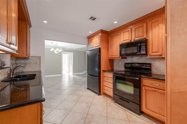 947 Lincoln St, Hollywood, FL 33019