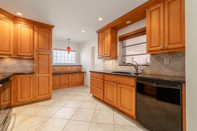 947 Lincoln St, Hollywood, FL 33019
