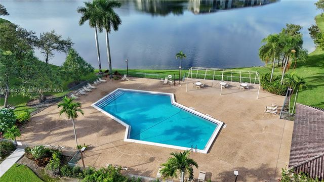 13001 SW 11th Ct 401A, Pembroke Pines, FL 33027