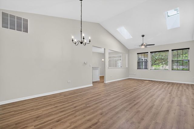 21533 Papoose Lake Court, Crest Hill, IL 60403