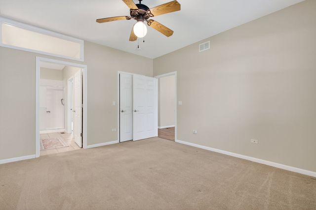 21533 Papoose Lake Court, Crest Hill, IL 60403