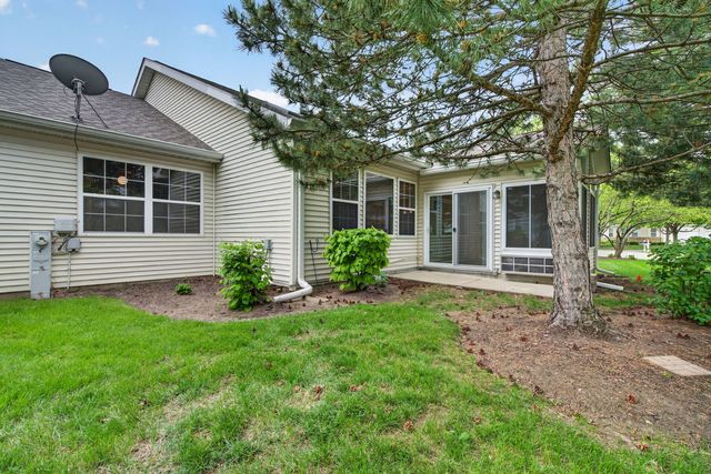 21533 Papoose Lake Court, Crest Hill, IL 60403