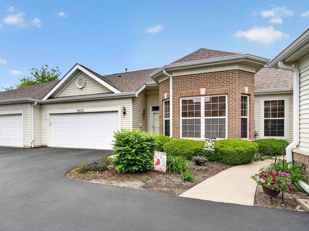 21533 Papoose Lake Court, Crest Hill, IL 60403