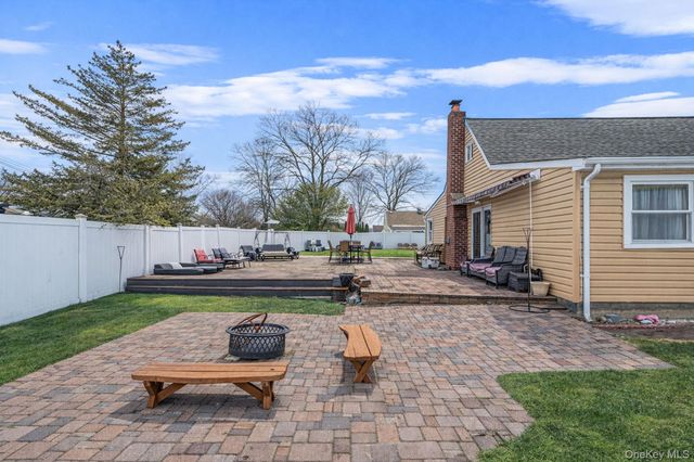 54 Pacific Avenue, Deer Park, NY 11729