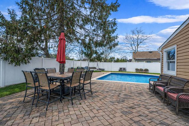 54 Pacific Avenue, Deer Park, NY 11729