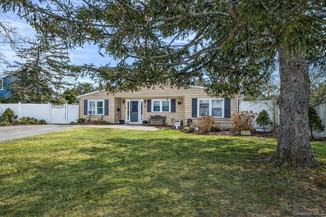 54 Pacific Avenue, Deer Park, NY 11729