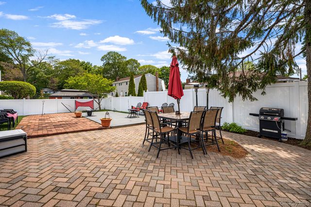 54 Pacific Avenue, Deer Park, NY 11729