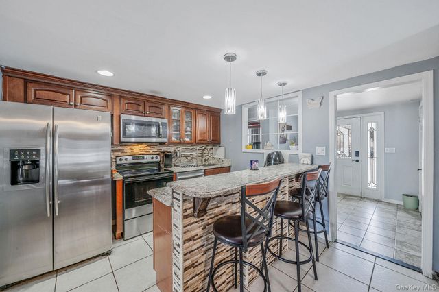 54 Pacific Avenue, Deer Park, NY 11729