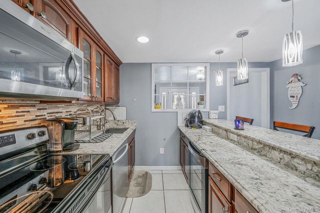 54 Pacific Avenue, Deer Park, NY 11729