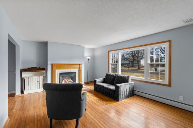 10716 27th Avenue S, Burnsville, MN 55337