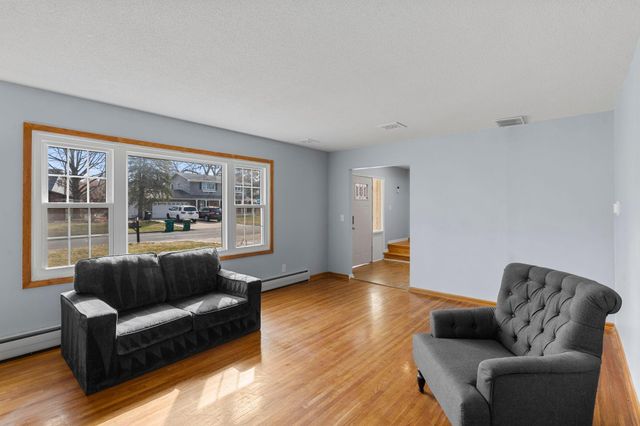 10716 27th Avenue S, Burnsville, MN 55337