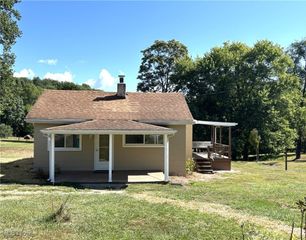 843 Rainey Hill Road, New Cumberland, WV 26047