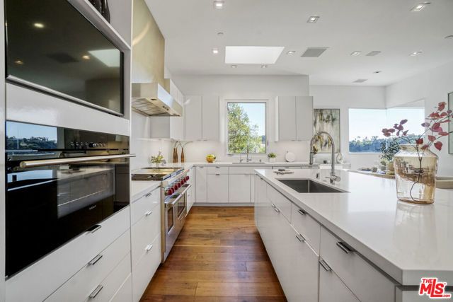 1116 Linda Flora Drive, Los Angeles, CA 90049