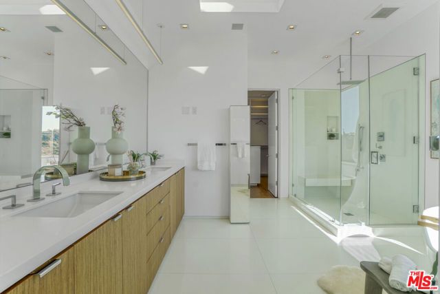 1116 Linda Flora Drive, Los Angeles, CA 90049