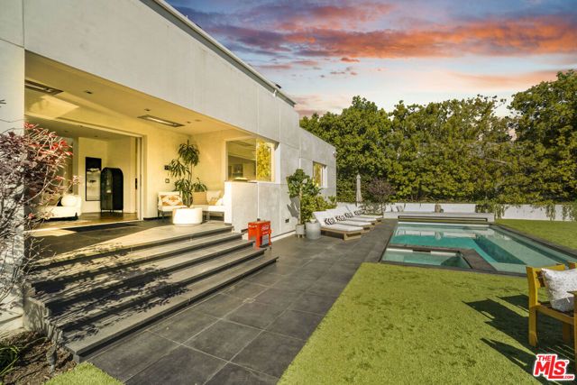 1116 Linda Flora Drive, Los Angeles, CA 90049