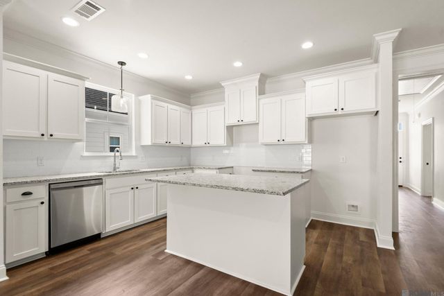 10789 Sage Dr, Walker, LA 70785