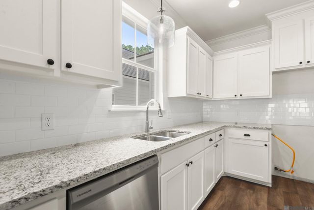 10789 Sage Dr, Walker, LA 70785