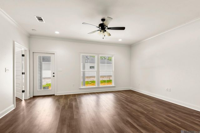 10789 Sage Dr, Walker, LA 70785