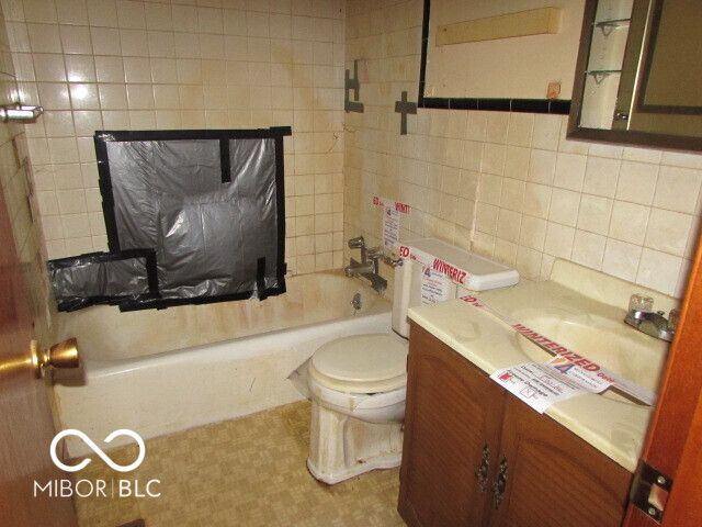 904 Ellenhurst Drive, Anderson, IN 46012