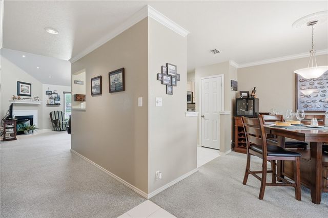 107 Pebble Creek Dr, Rockport, TX 78382