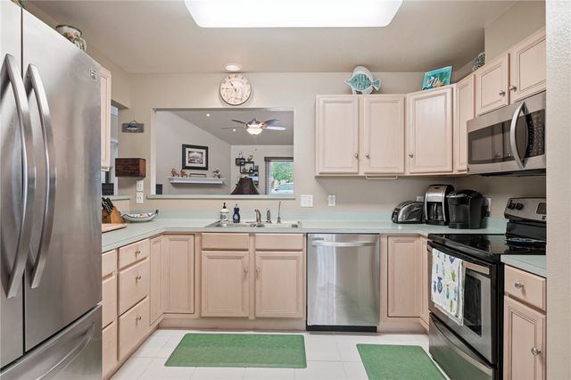 107 Pebble Creek Dr, Rockport, TX 78382