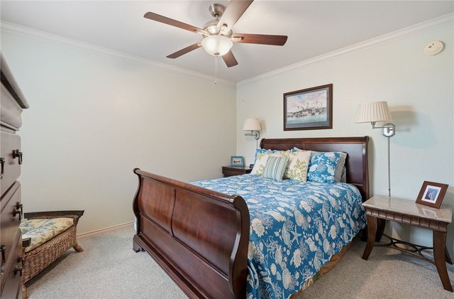 107 Pebble Creek Dr, Rockport, TX 78382