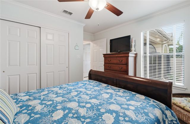 107 Pebble Creek Dr, Rockport, TX 78382