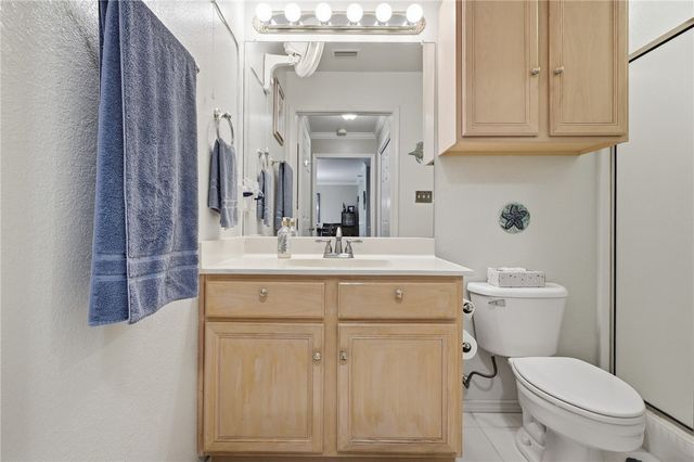 107 Pebble Creek Dr, Rockport, TX 78382