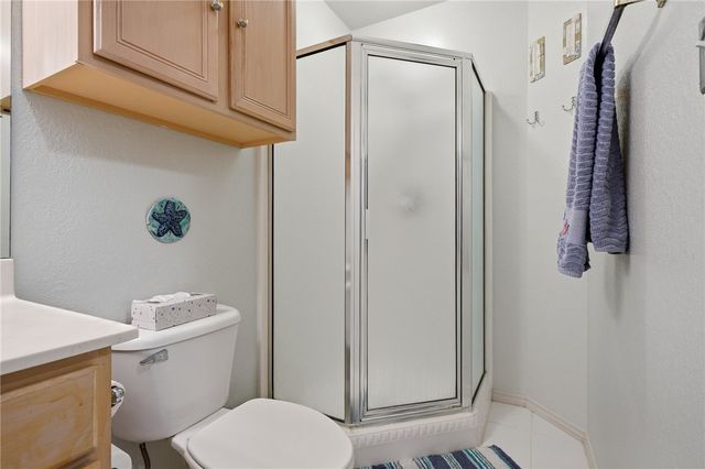 107 Pebble Creek Dr, Rockport, TX 78382