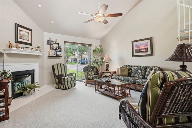 107 Pebble Creek Dr, Rockport, TX 78382