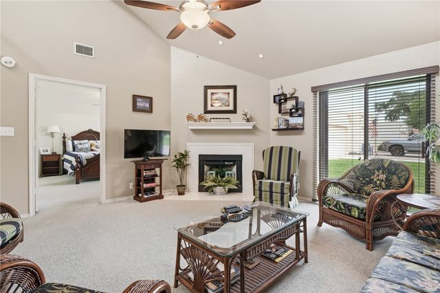 107 Pebble Creek Dr, Rockport, TX 78382