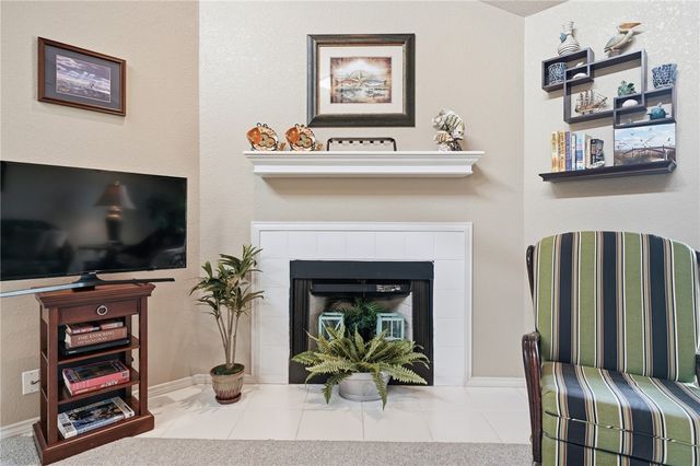 107 Pebble Creek Dr, Rockport, TX 78382