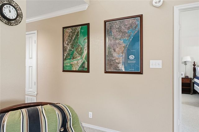 107 Pebble Creek Dr, Rockport, TX 78382