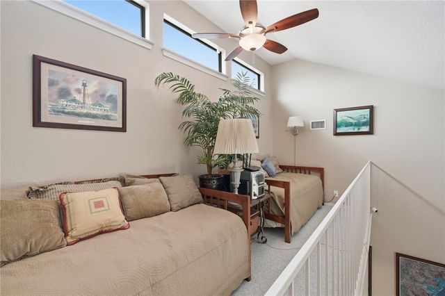 107 Pebble Creek Dr, Rockport, TX 78382