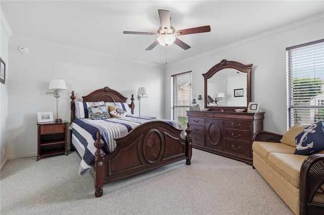 107 Pebble Creek Dr, Rockport, TX 78382