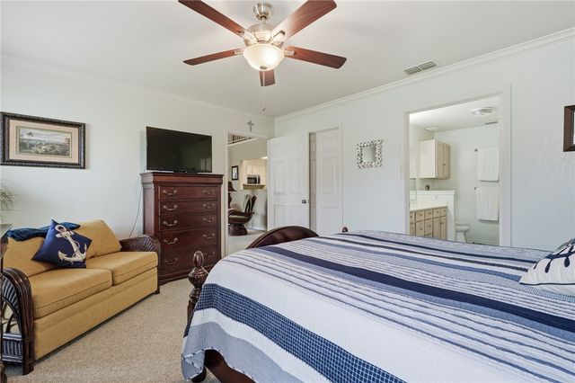107 Pebble Creek Dr, Rockport, TX 78382