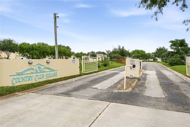 107 Pebble Creek Dr, Rockport, TX 78382