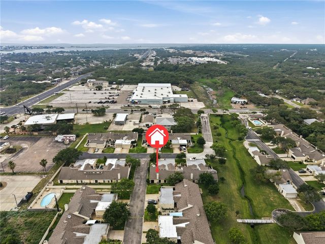 107 Pebble Creek Dr, Rockport, TX 78382