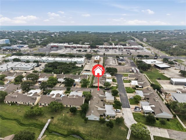 107 Pebble Creek Dr, Rockport, TX 78382