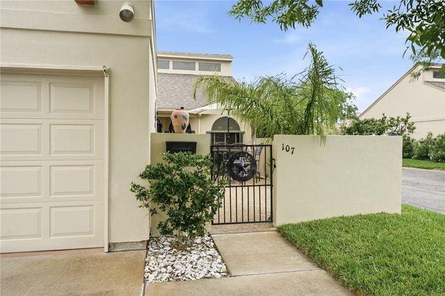 107 Pebble Creek Dr, Rockport, TX 78382