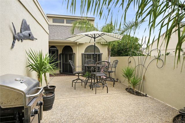 107 Pebble Creek Dr, Rockport, TX 78382